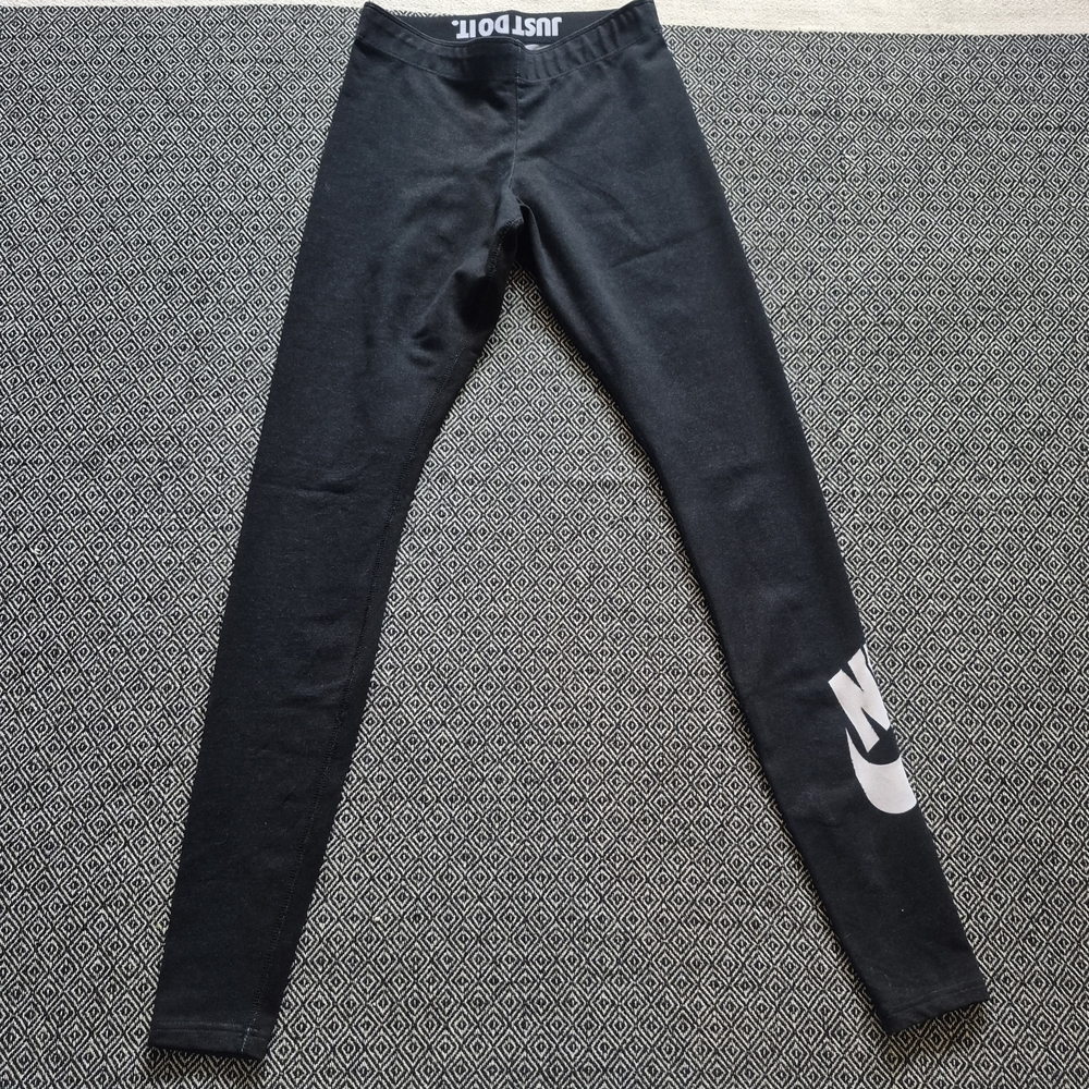 Nike Sportswear Essential Leggings Size X-small